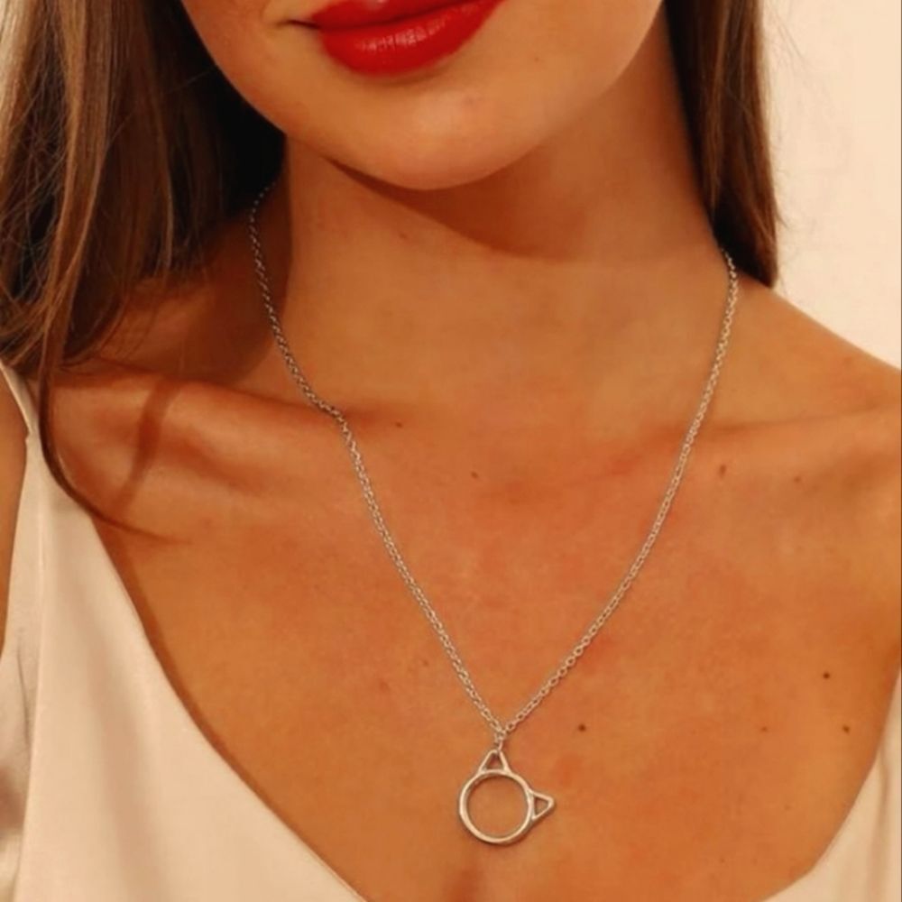 - Silver cat pendant necklace